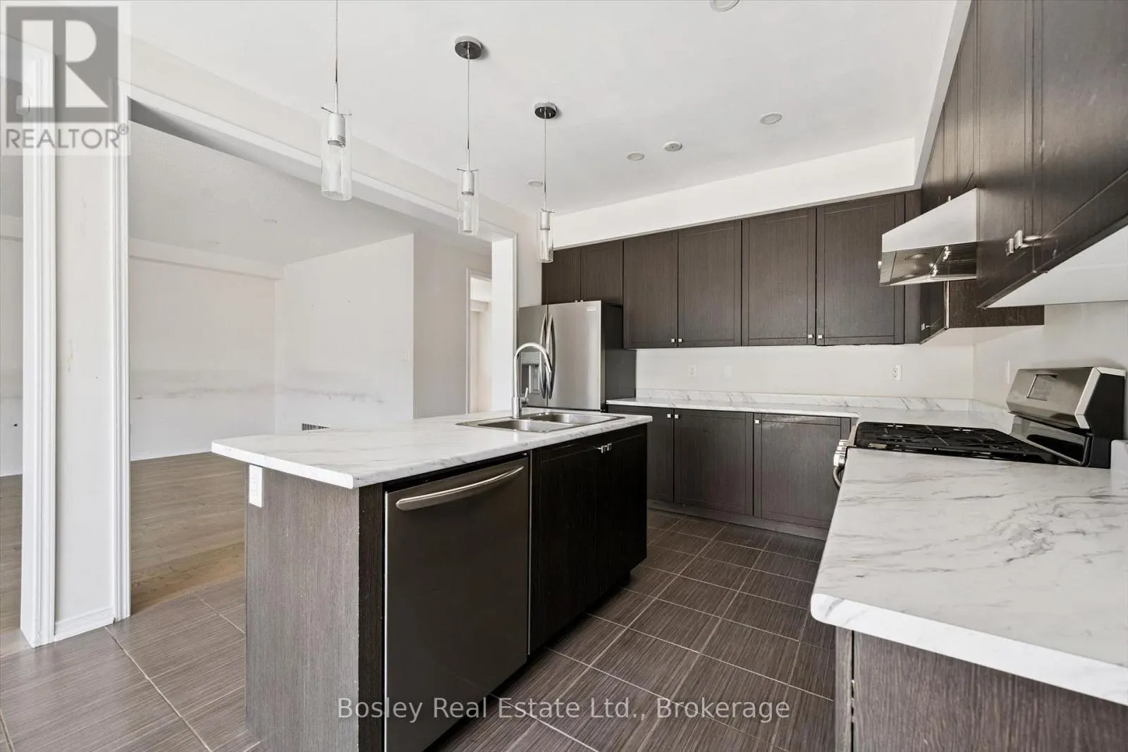 219 DOLMAN STREET W