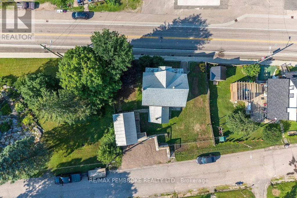 131 BONNECHERE STREET W