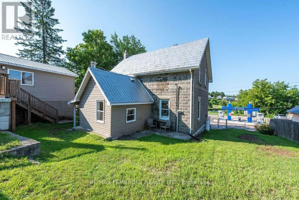 131 BONNECHERE STREET W
