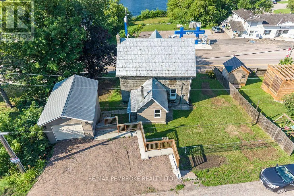 131 BONNECHERE STREET W