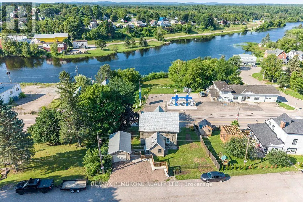 131 BONNECHERE STREET W