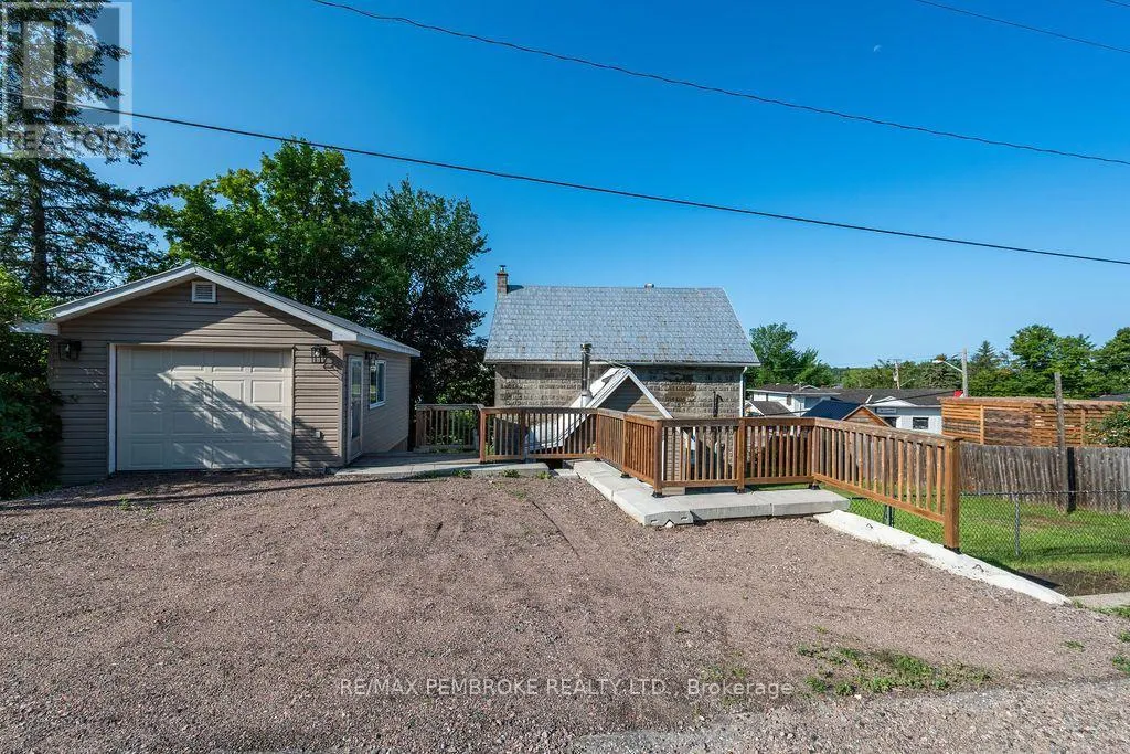 131 BONNECHERE STREET W