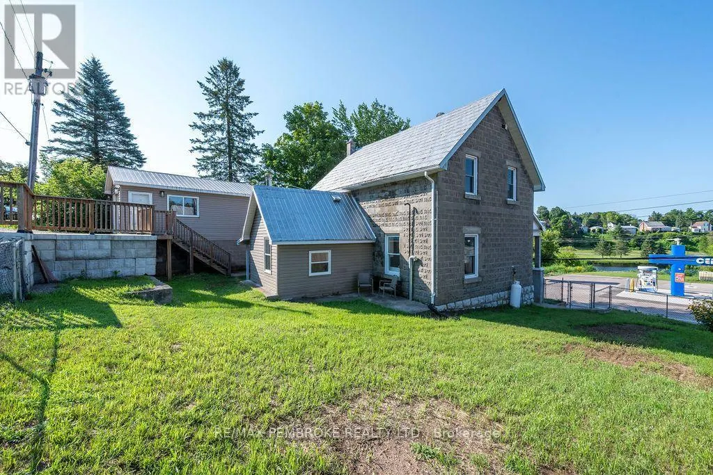 131 BONNECHERE STREET W