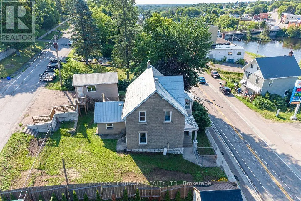 131 BONNECHERE STREET W