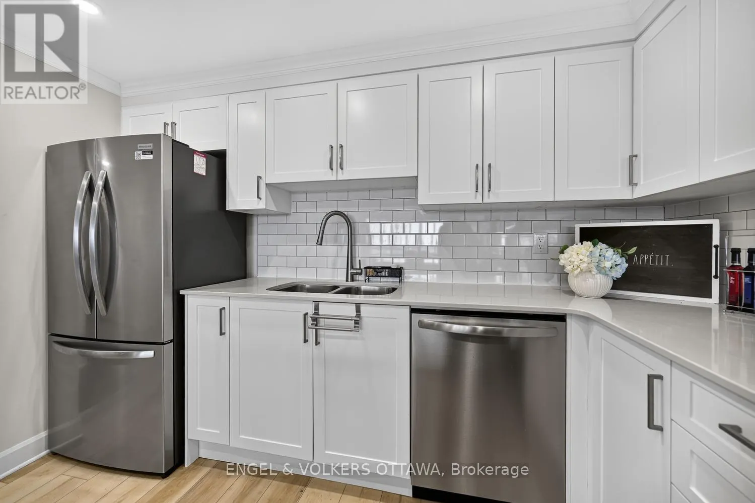 110 - 55 WATER STREET E