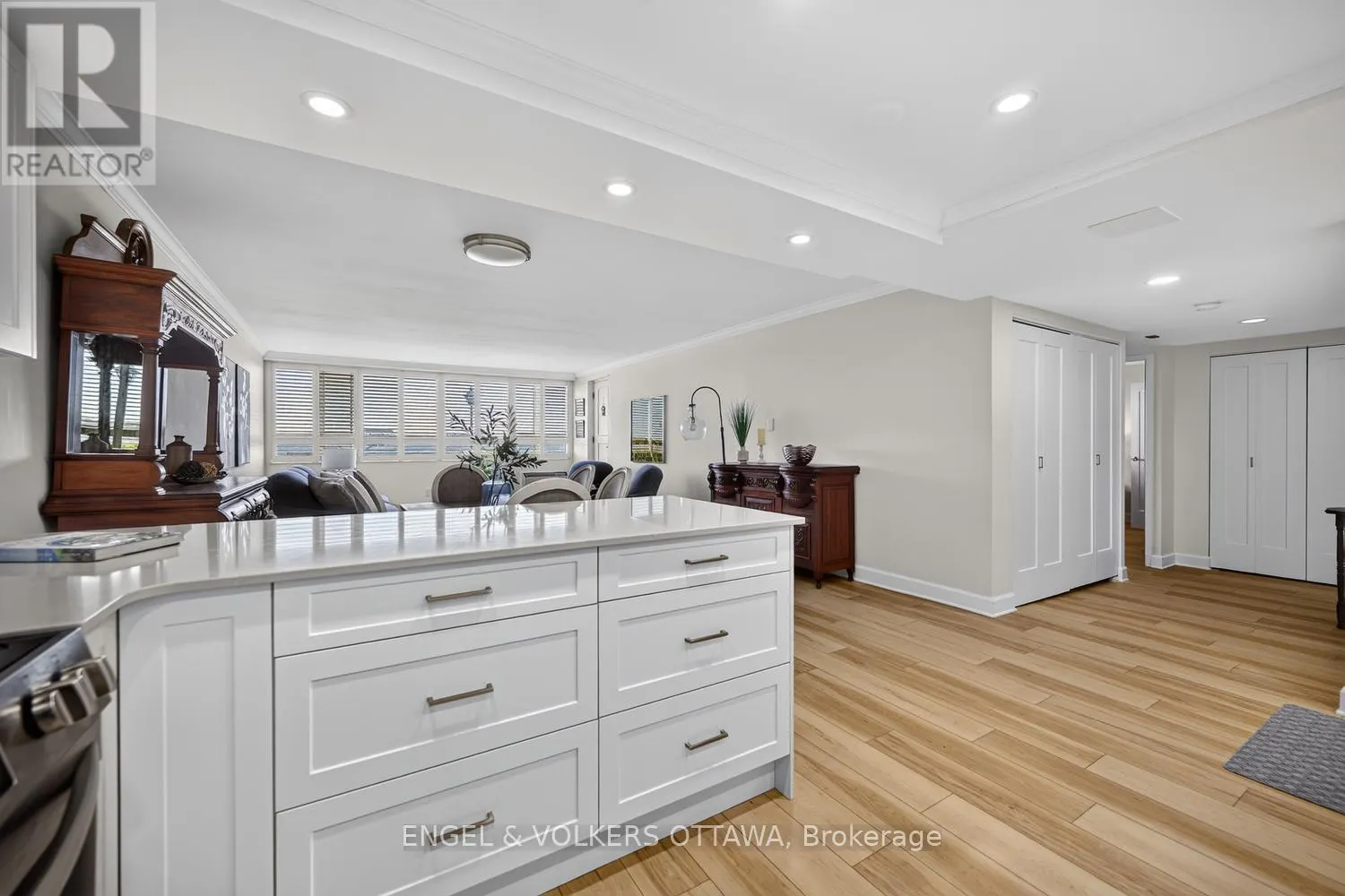 110 - 55 WATER STREET E