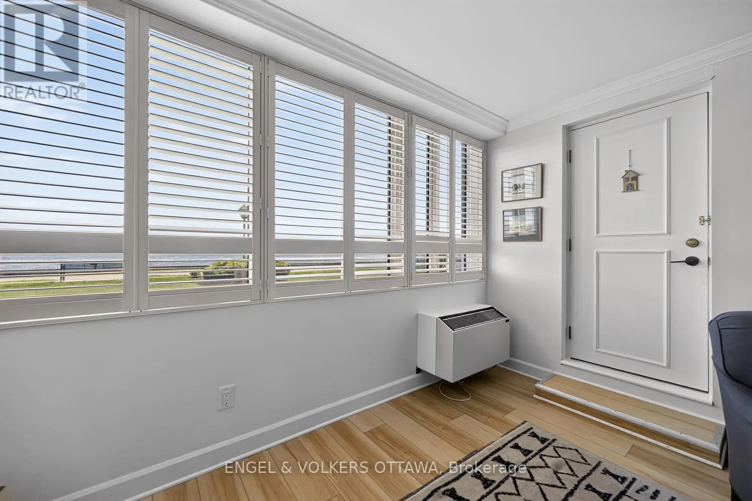 110 - 55 WATER STREET E
