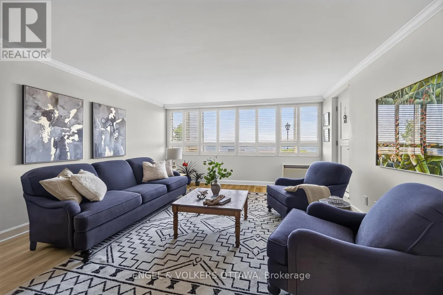 110 - 55 WATER STREET E