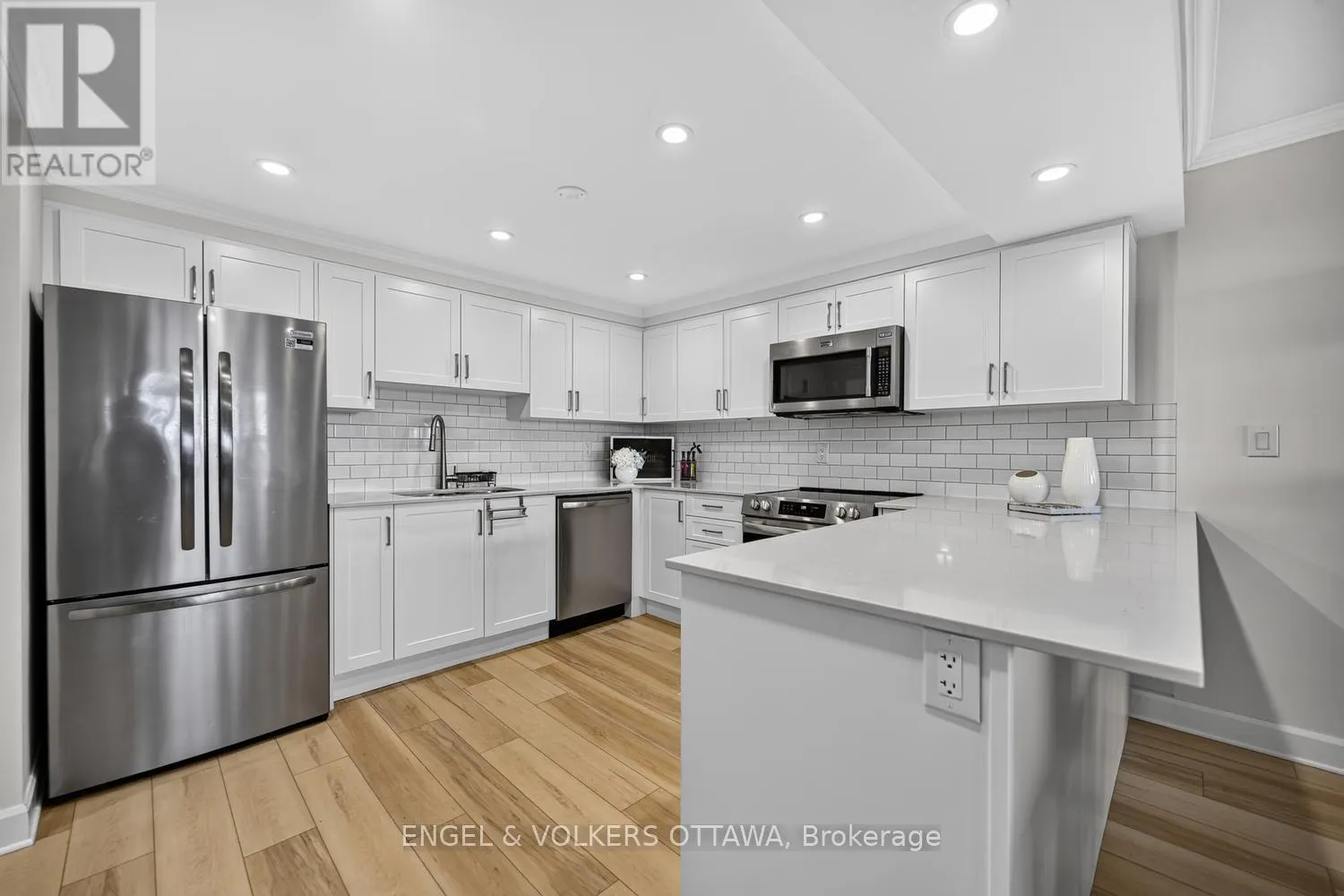 110 - 55 WATER STREET E