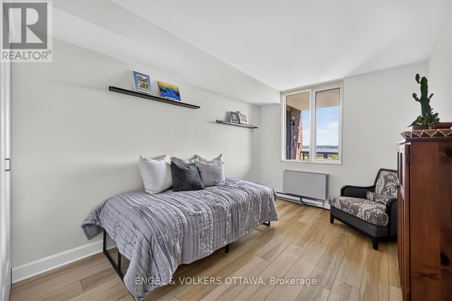 110 - 55 WATER STREET E