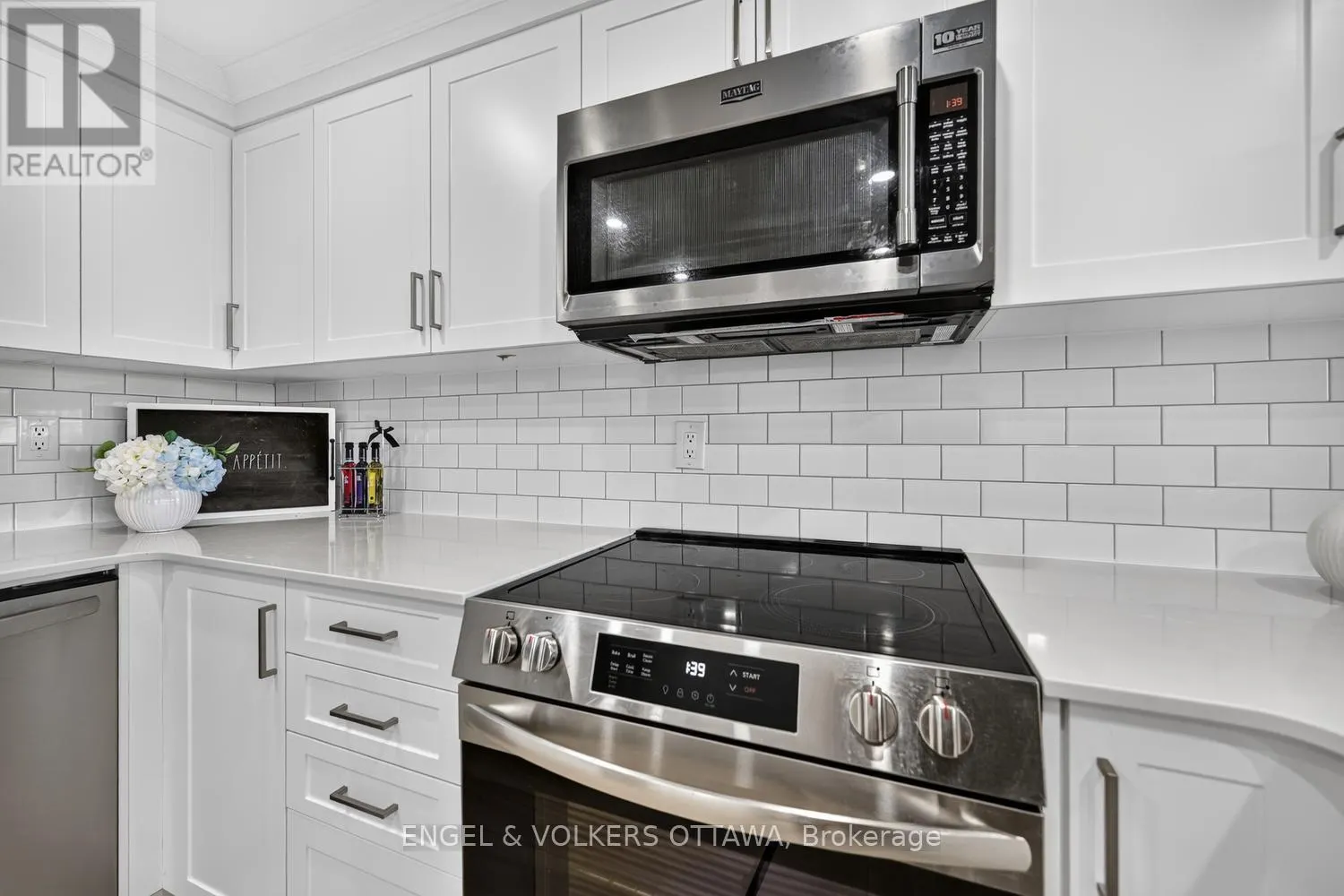 110 - 55 WATER STREET E