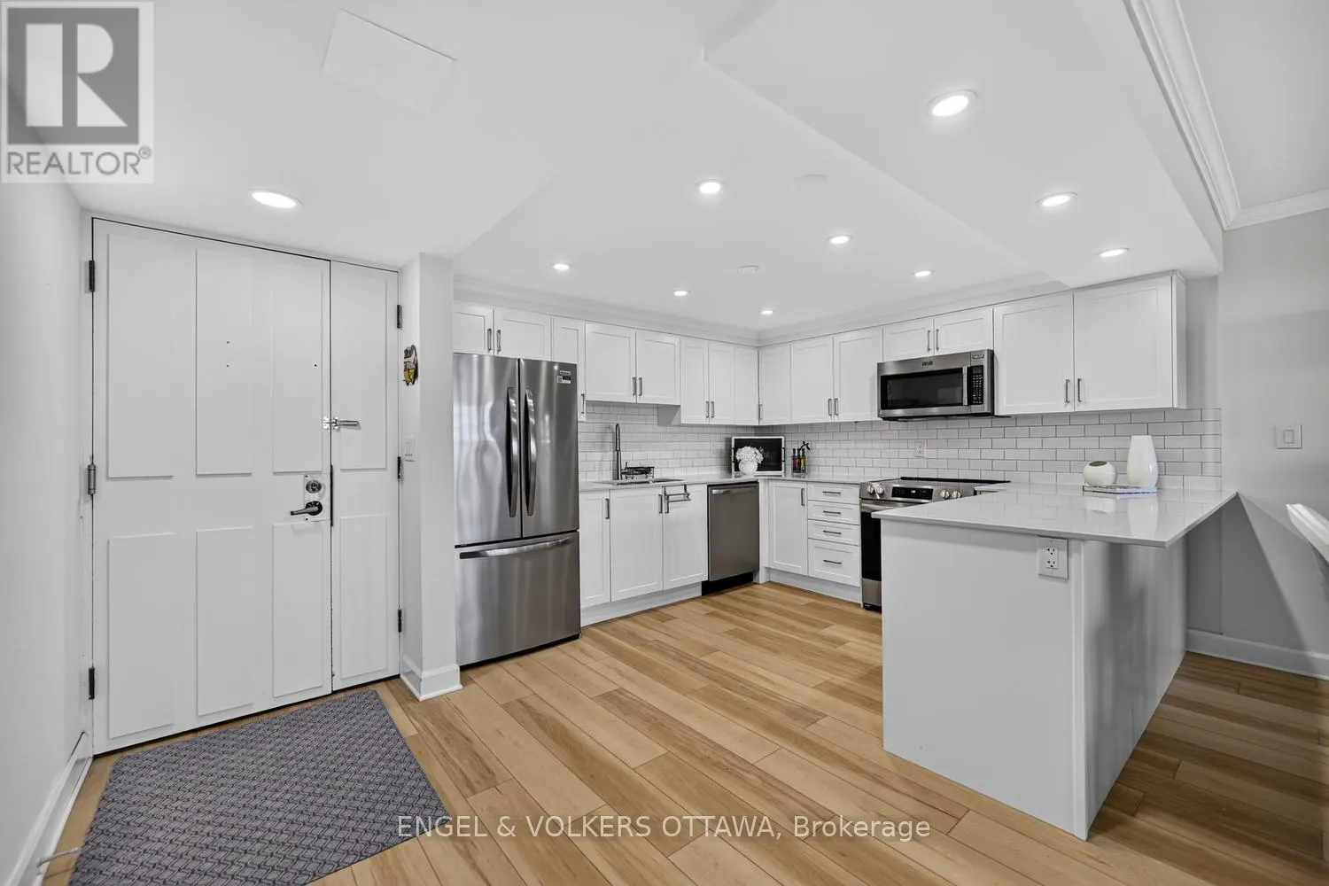 110 - 55 WATER STREET E