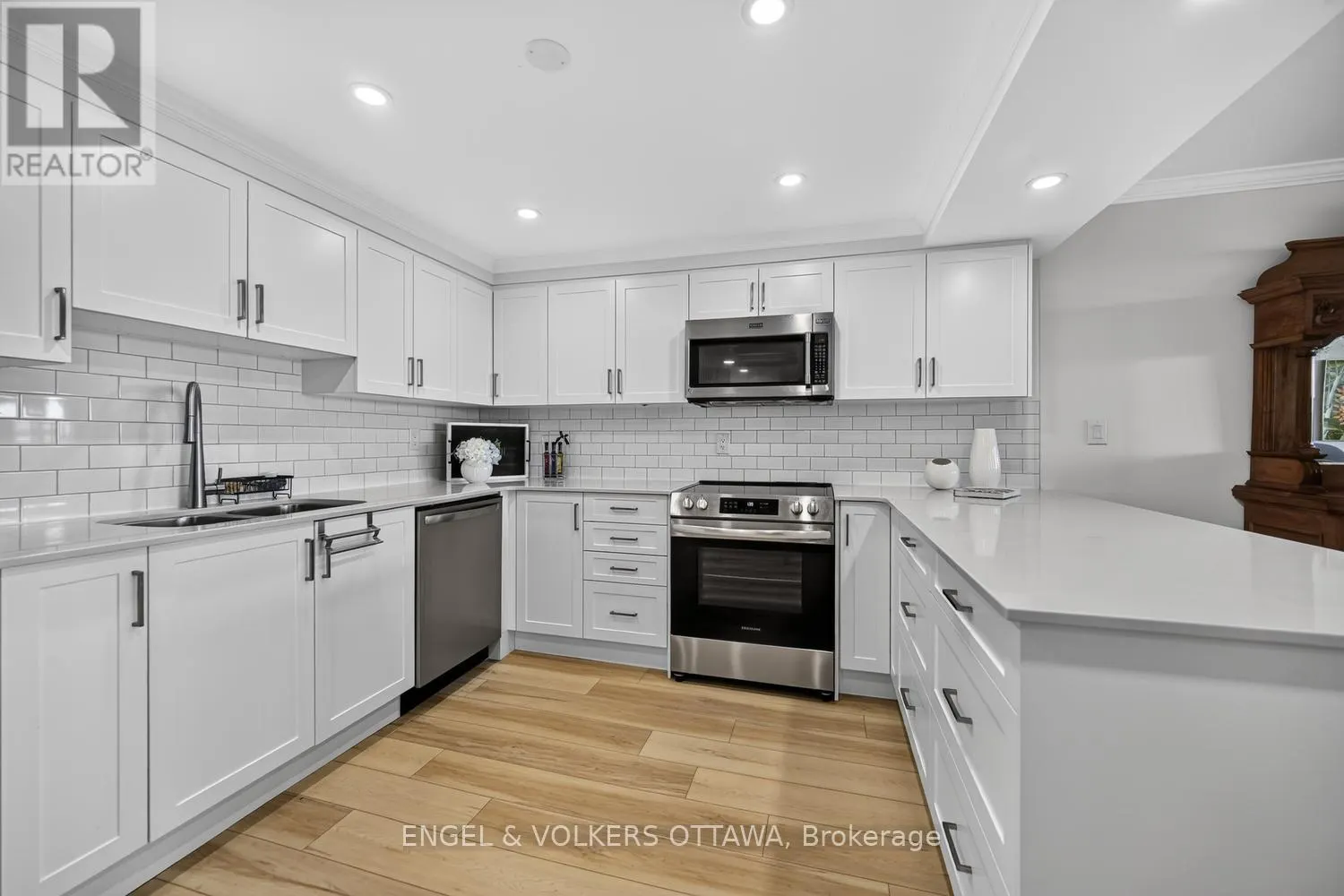 110 - 55 WATER STREET E