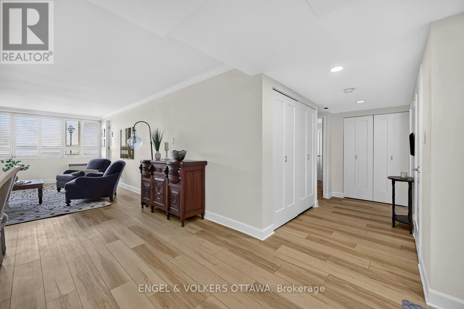 110 - 55 WATER STREET E