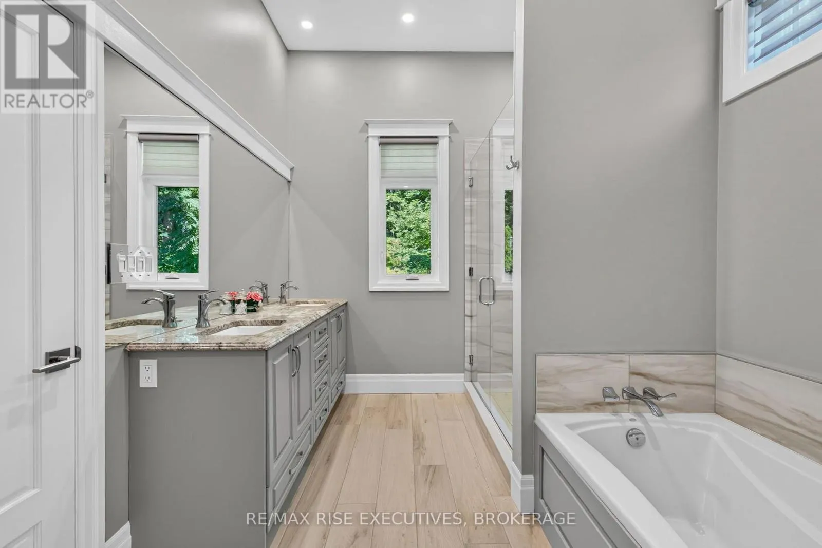 4 HEADLANDS WAY