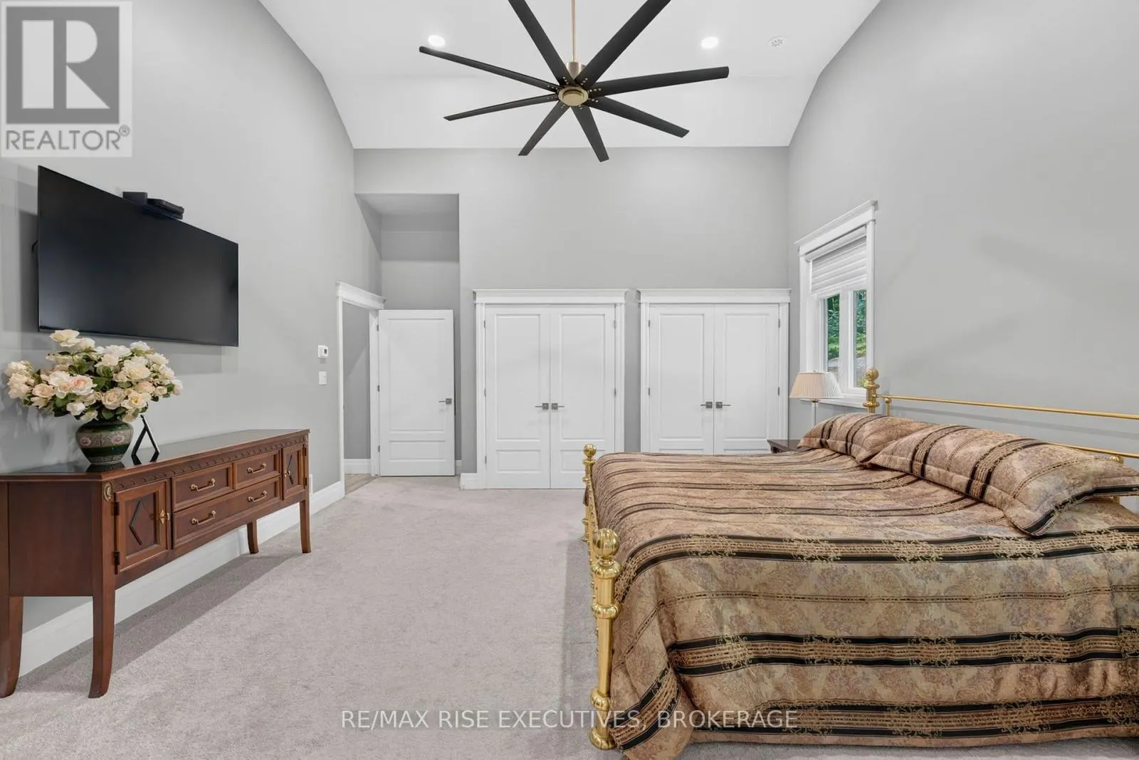4 HEADLANDS WAY