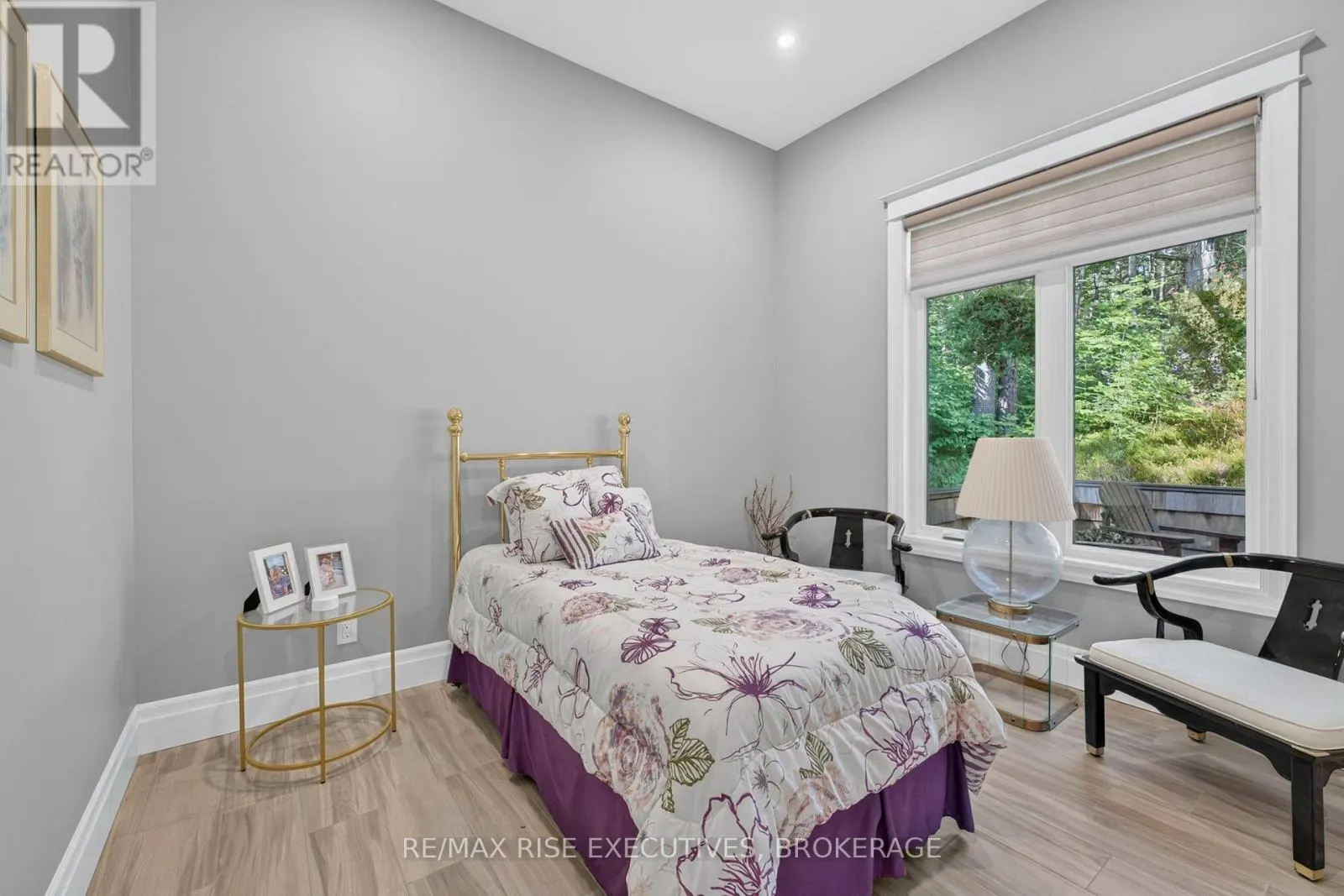 4 HEADLANDS WAY