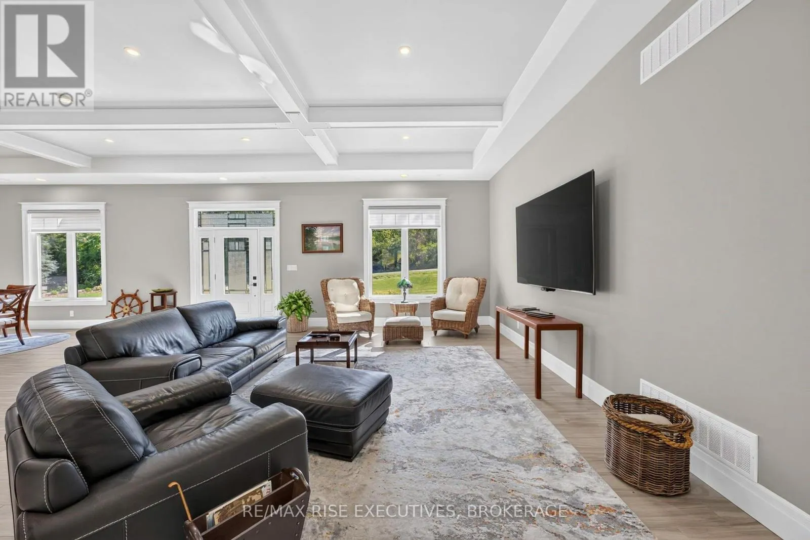 4 HEADLANDS WAY