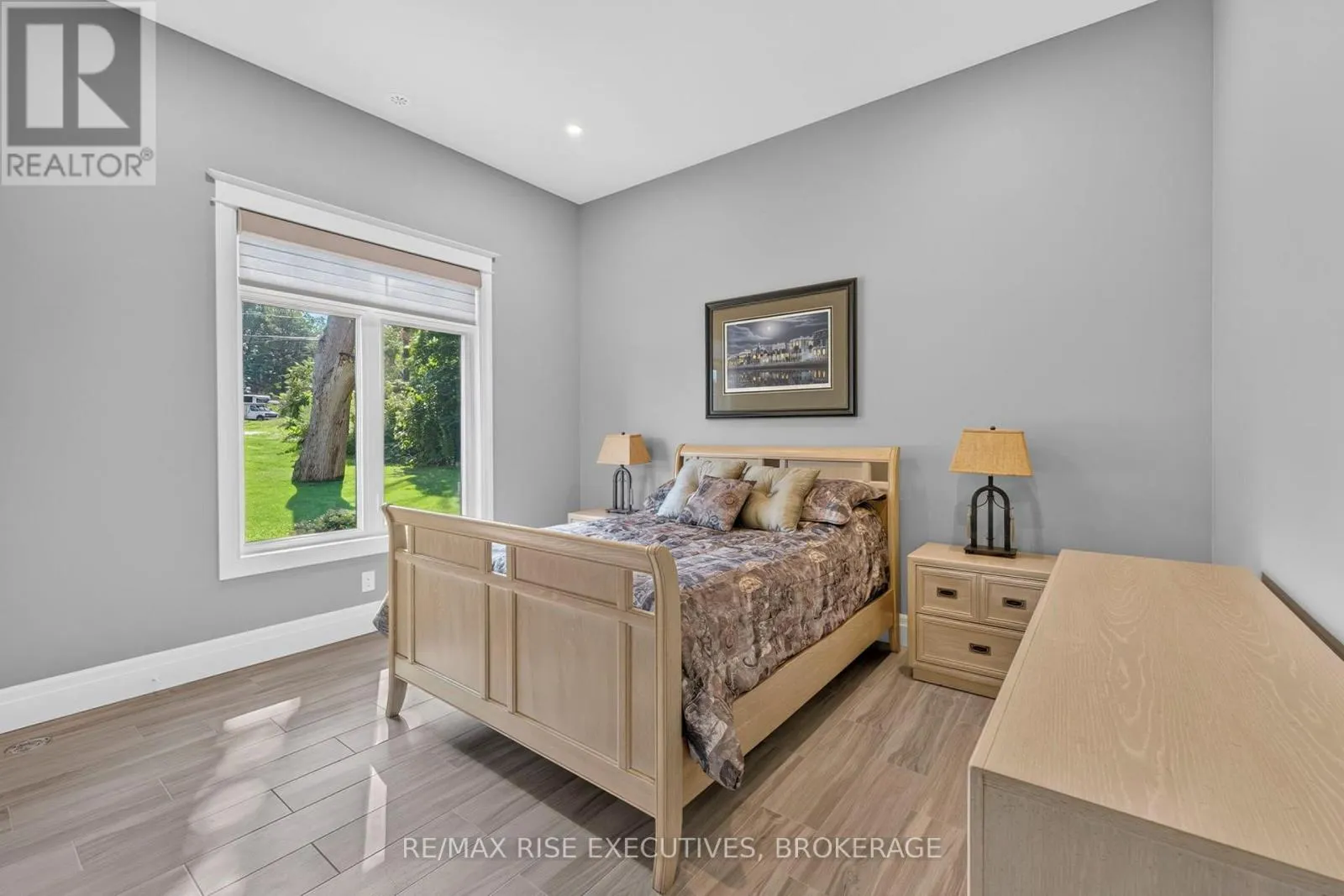 4 HEADLANDS WAY