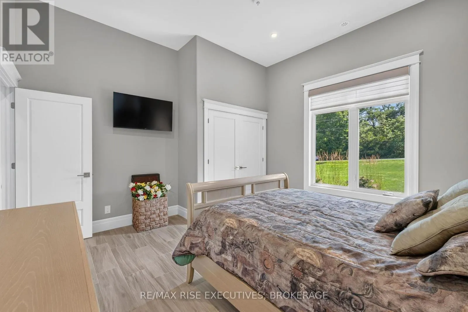 4 HEADLANDS WAY
