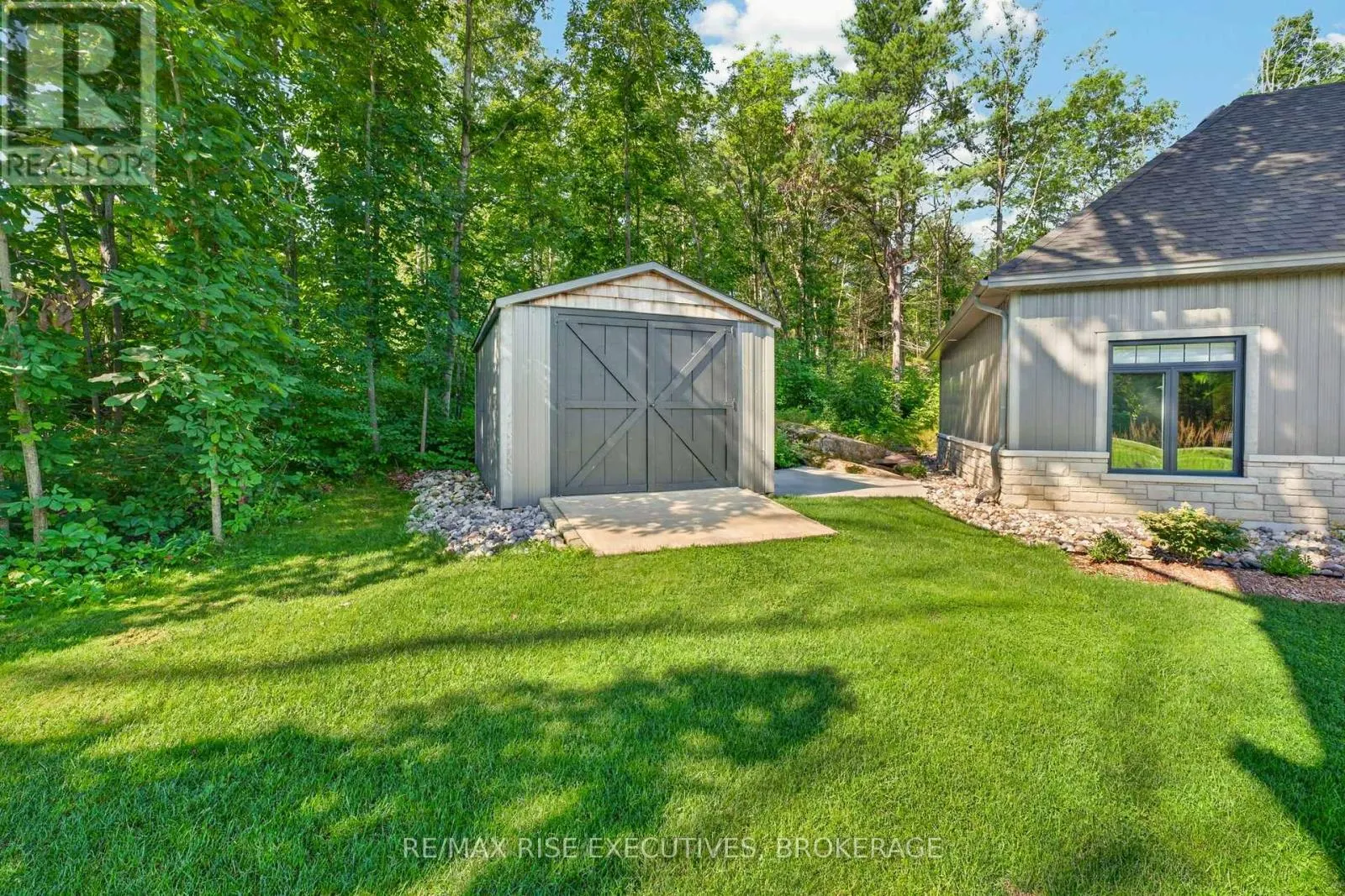 4 HEADLANDS WAY