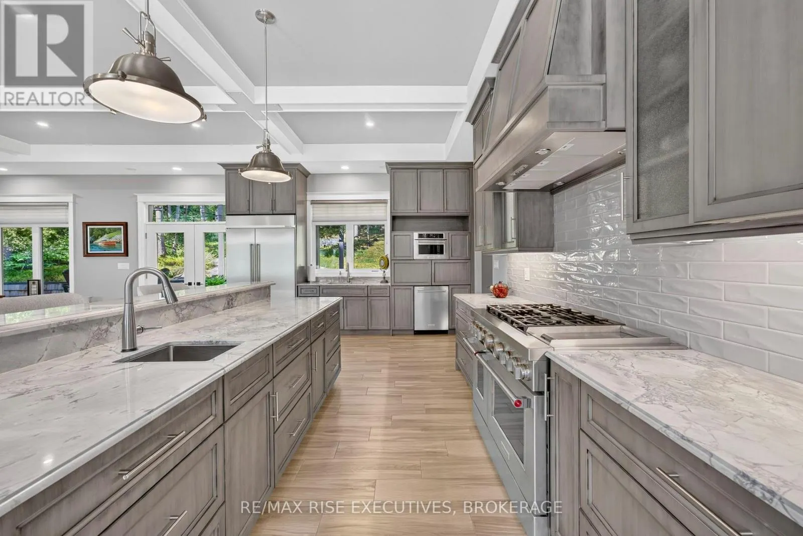 4 HEADLANDS WAY