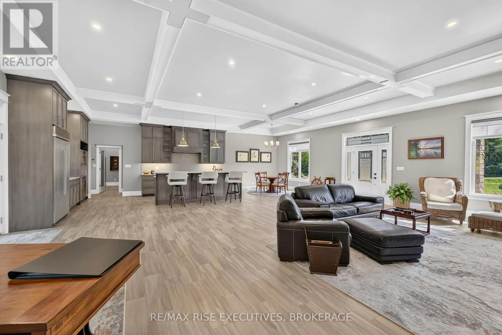 4 HEADLANDS WAY