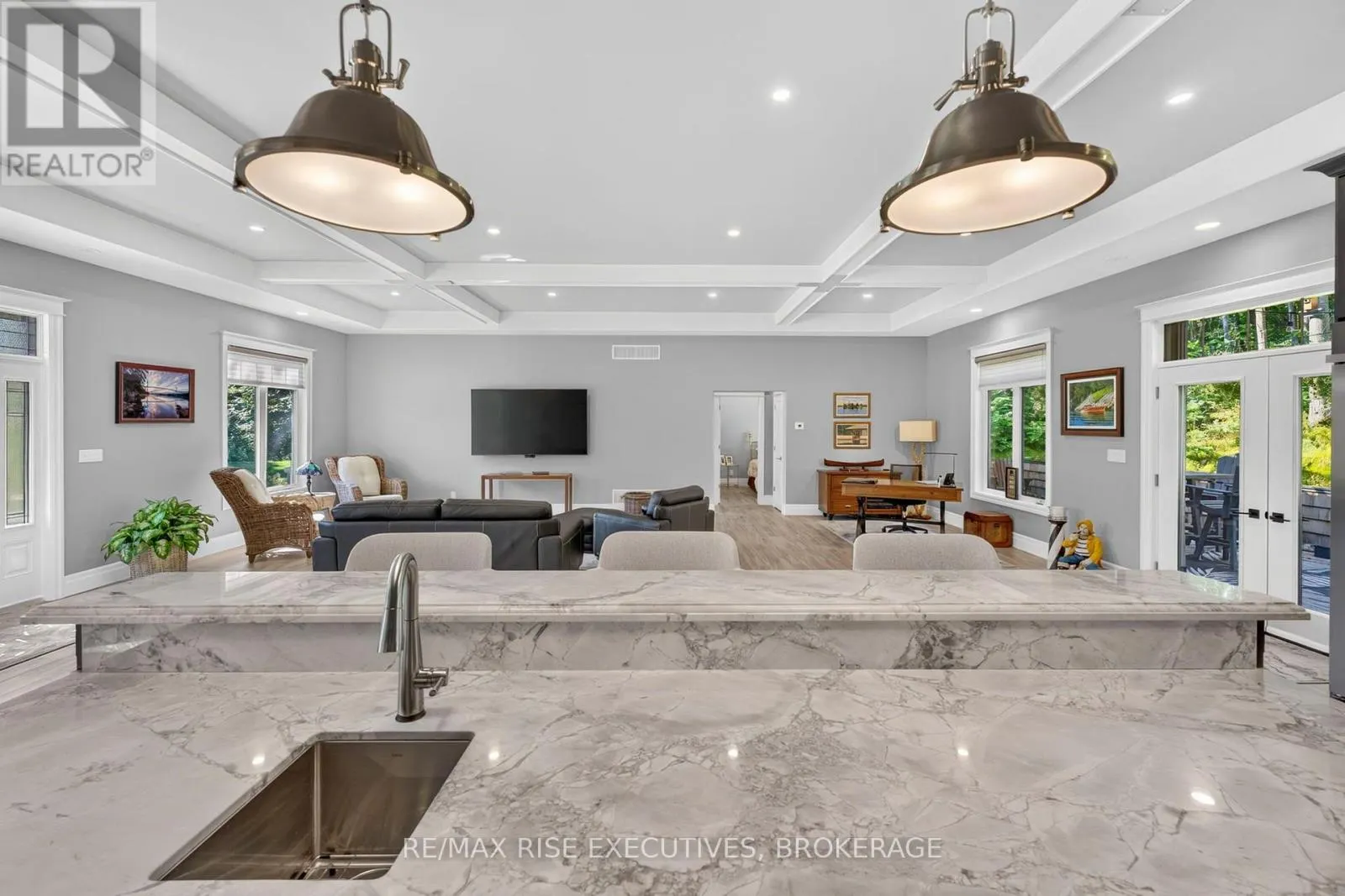 4 HEADLANDS WAY