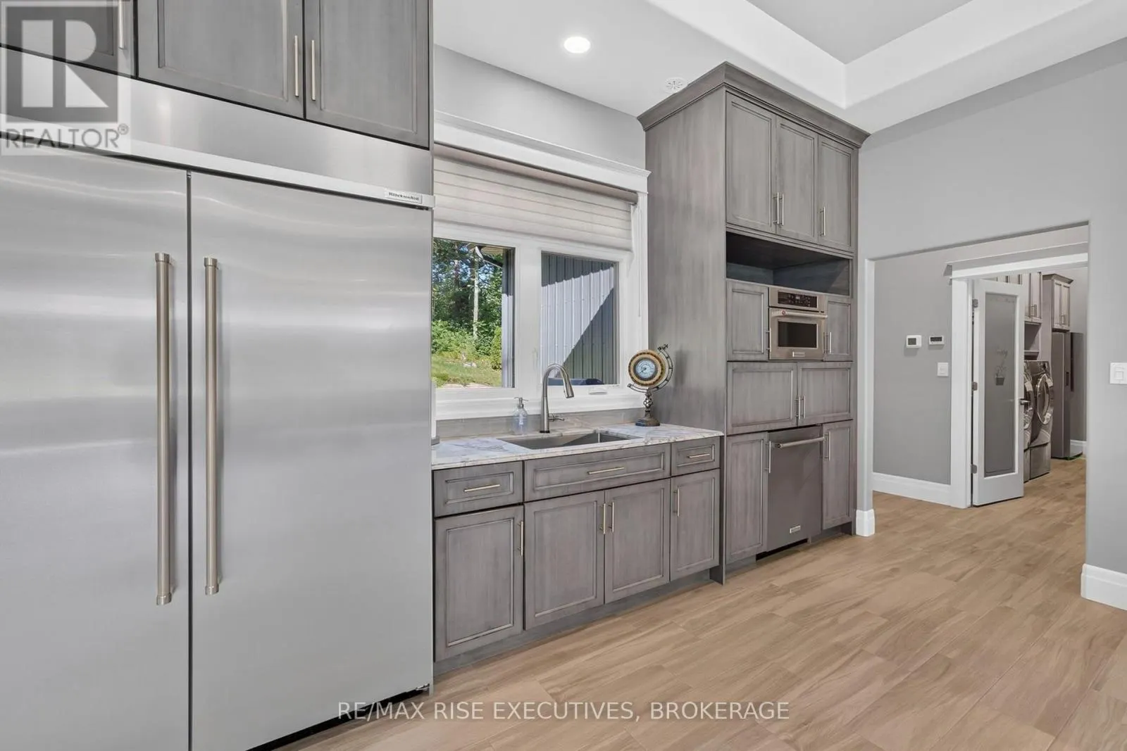 4 HEADLANDS WAY