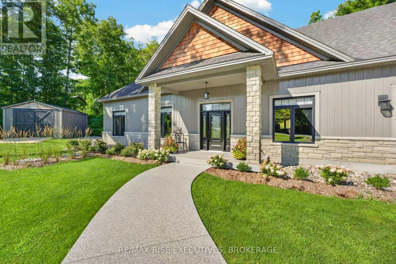 4 HEADLANDS WAY