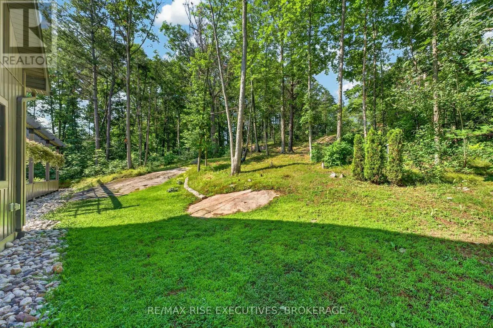 4 HEADLANDS WAY