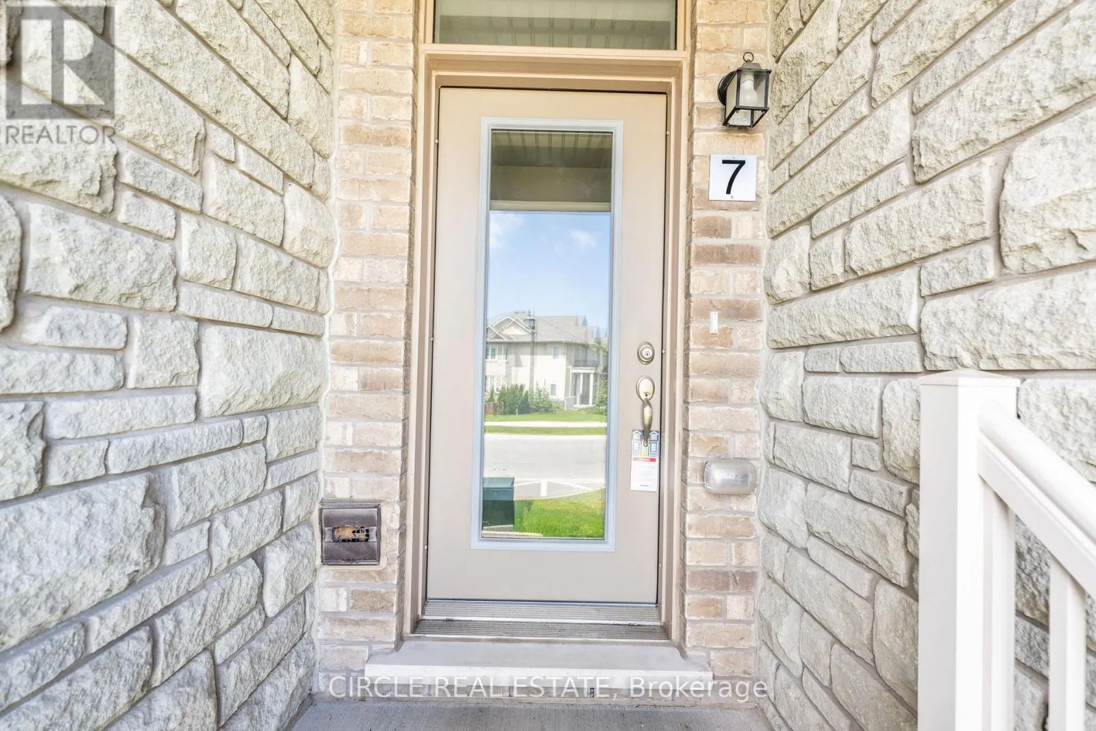 7 - 5016 SERENA DRIVE