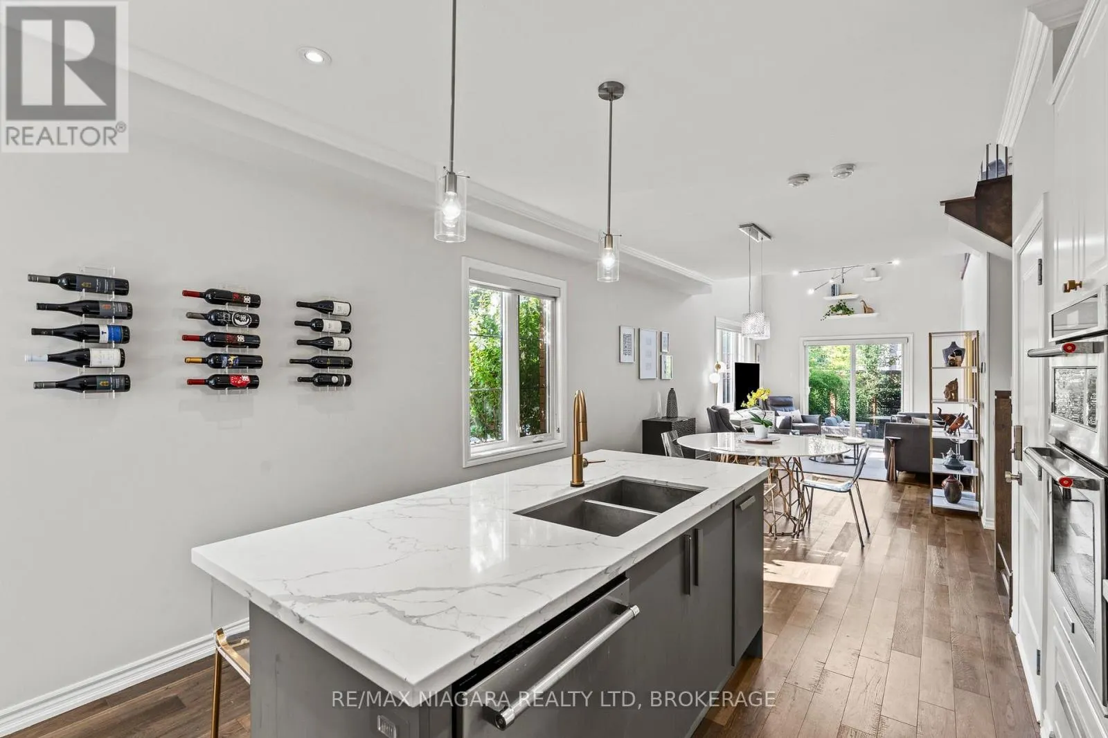 130 JOHN STREET W