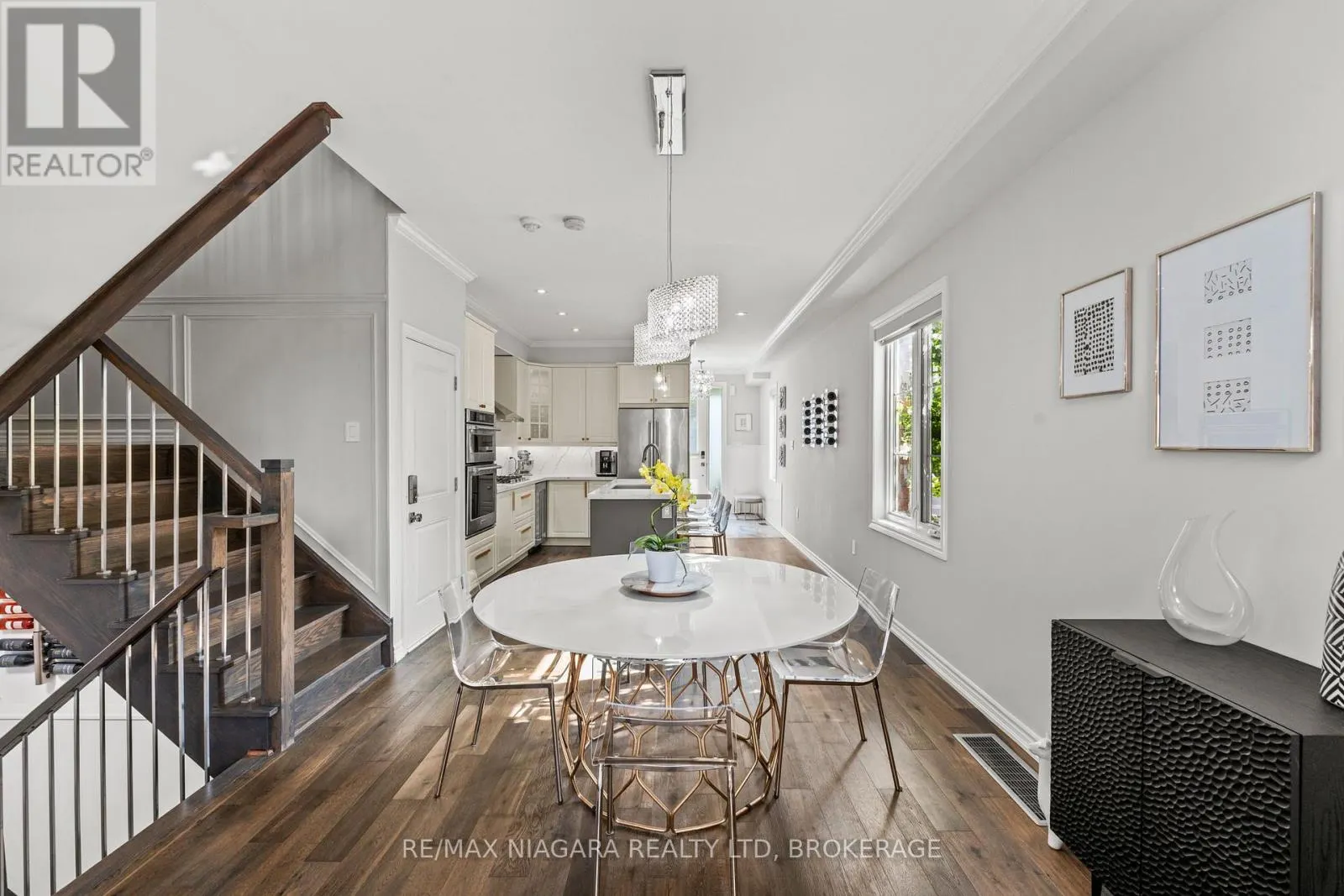 130 JOHN STREET W