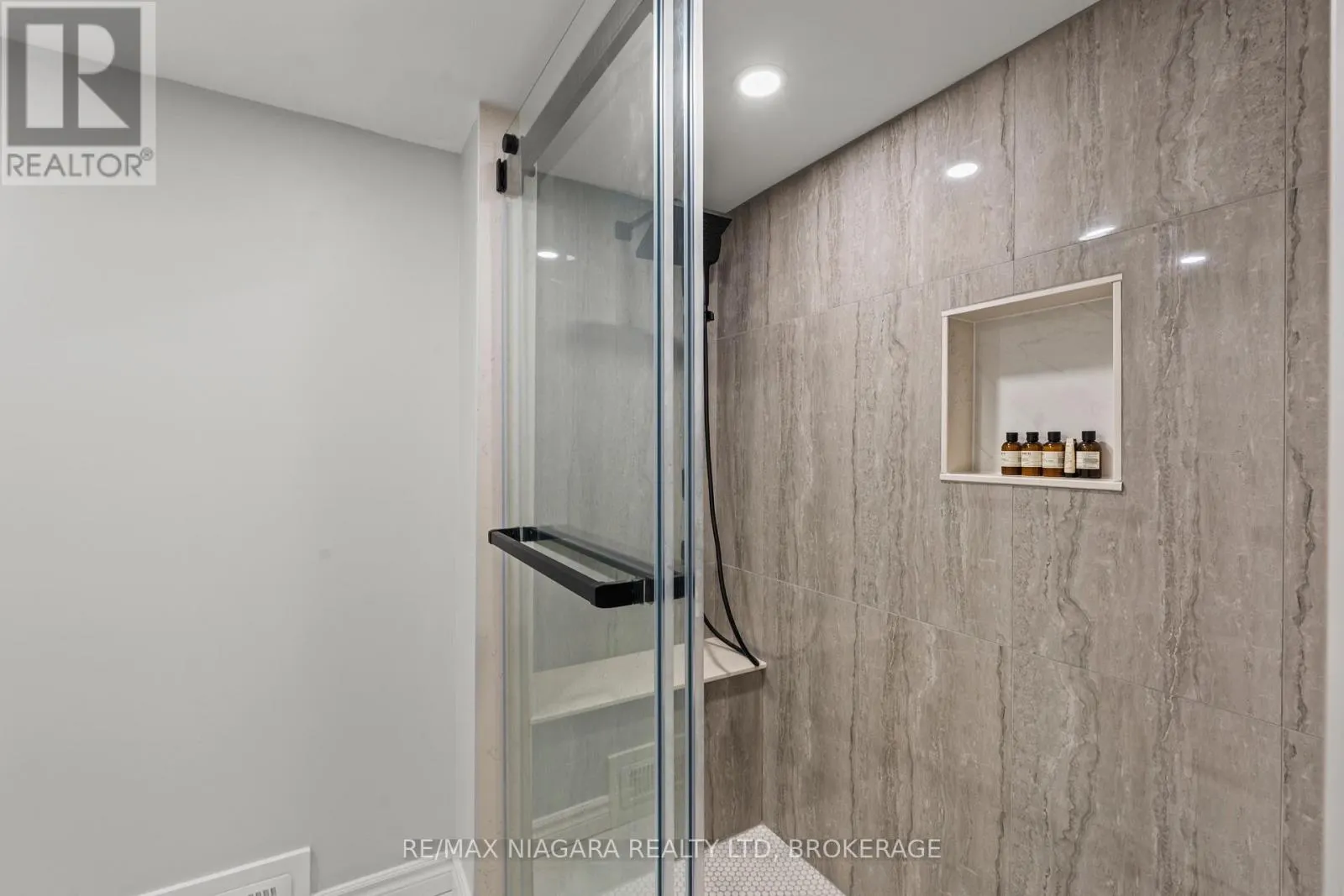 130 JOHN STREET W