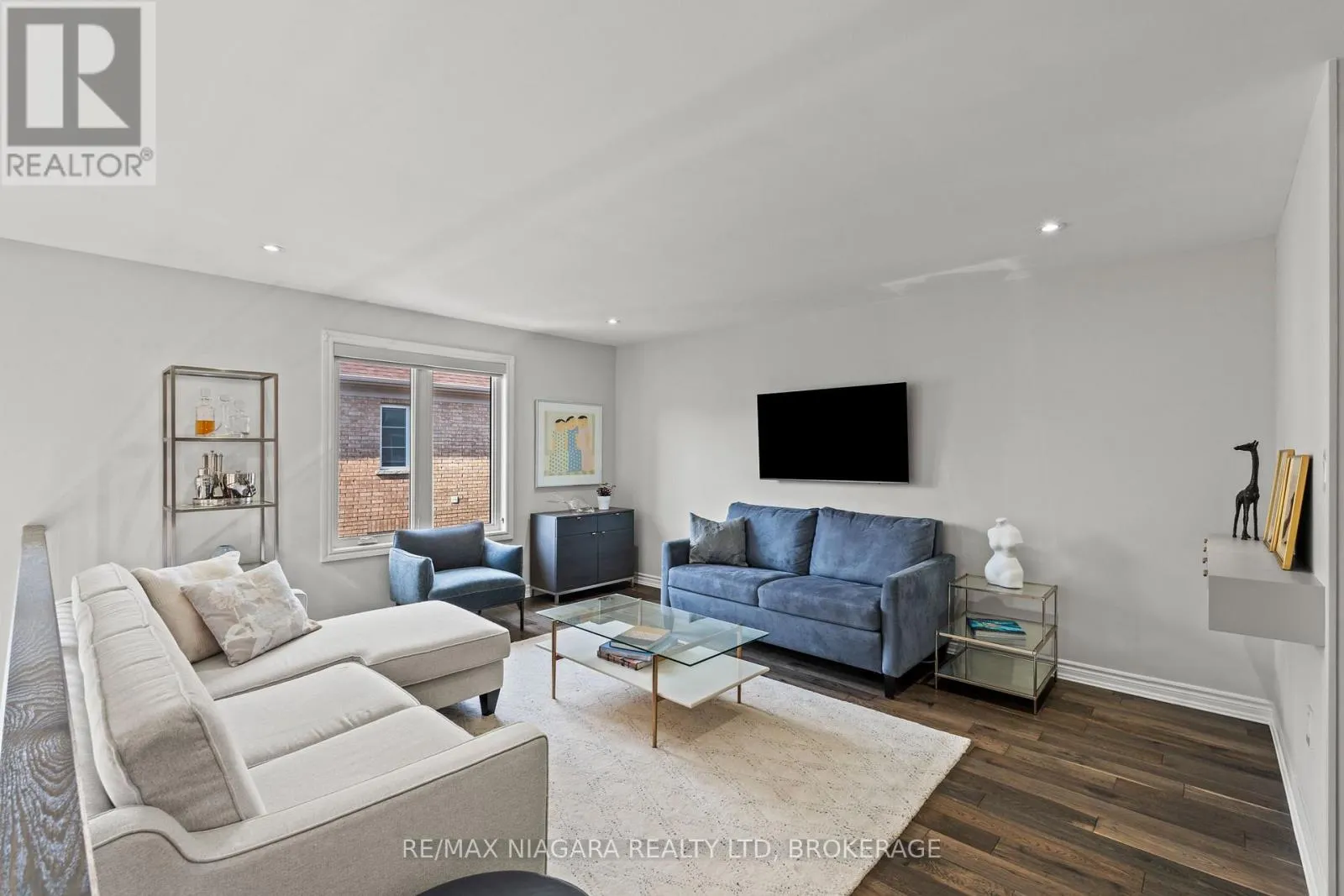 130 JOHN STREET W