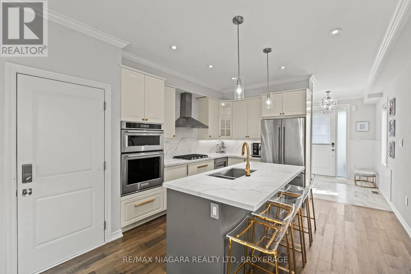 130 JOHN STREET W