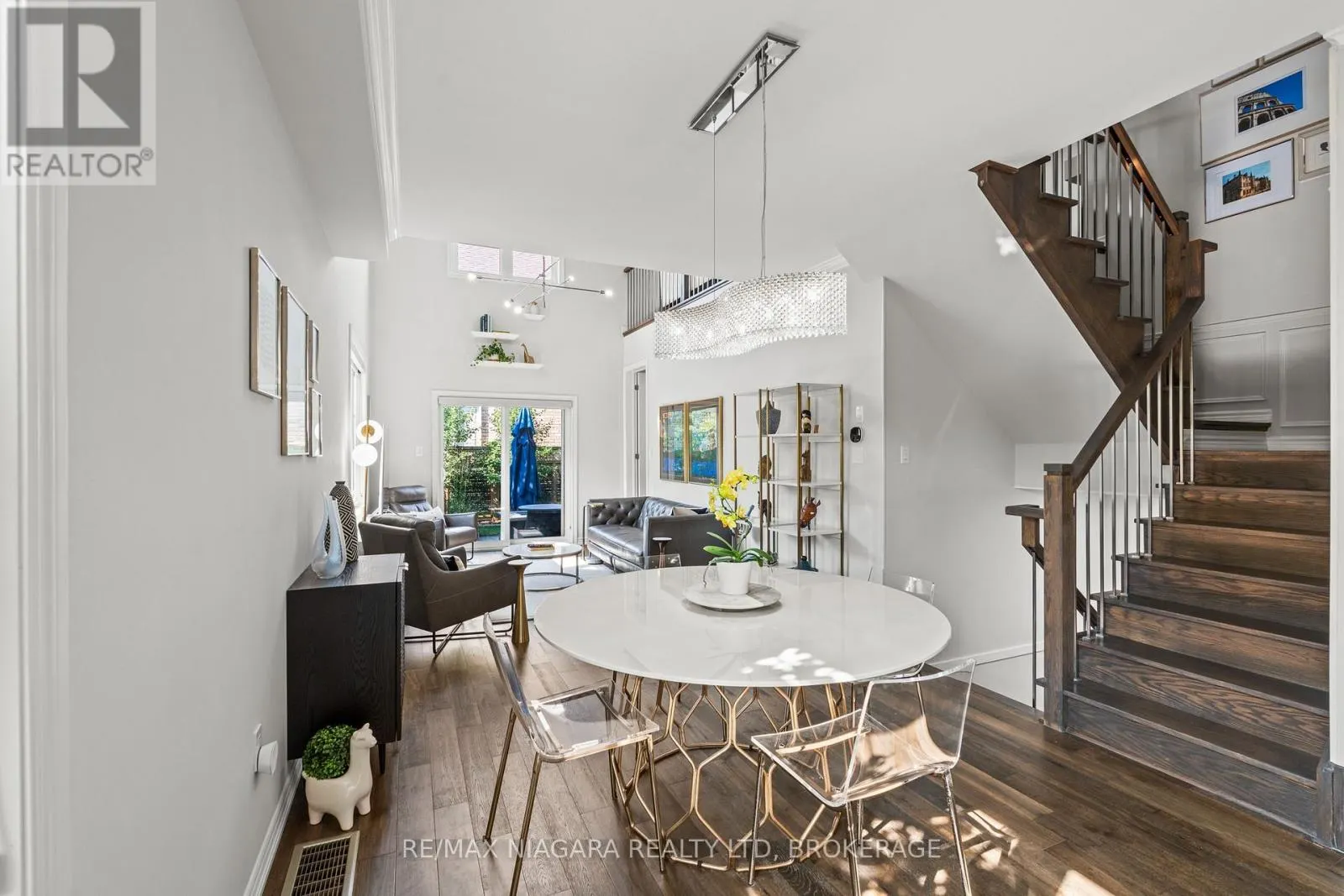 130 JOHN STREET W