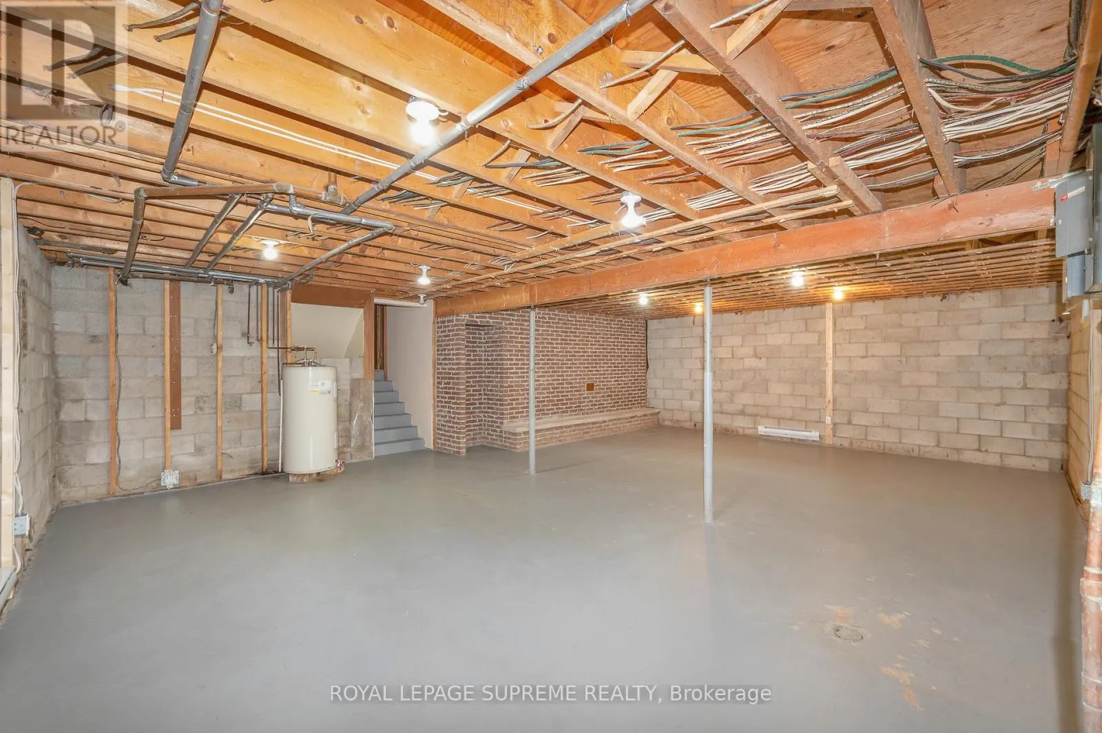 2035 HOLLOW ROAD