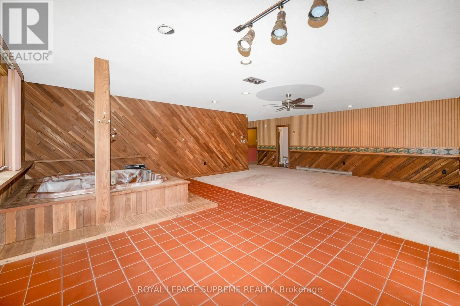 2035 HOLLOW ROAD