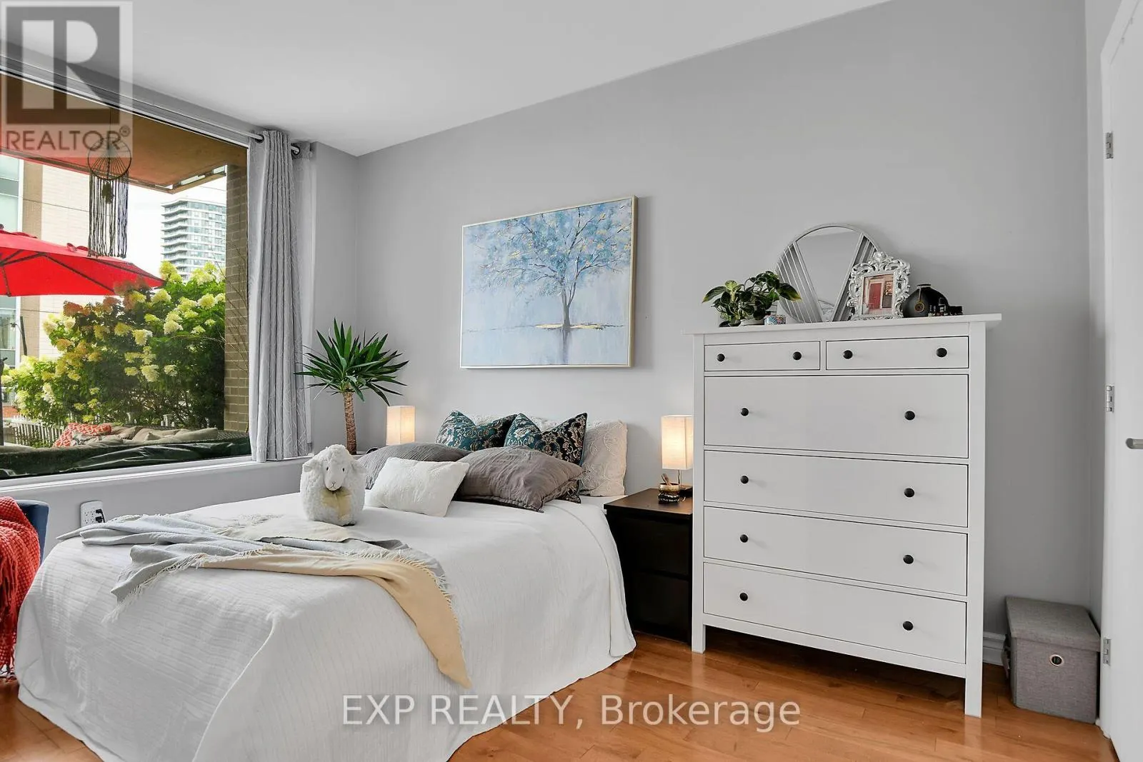 203 - 575 BYRON AVENUE