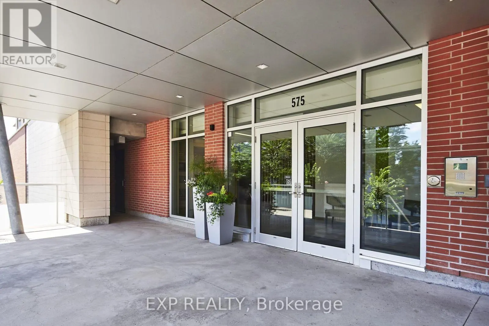 203 - 575 BYRON AVENUE
