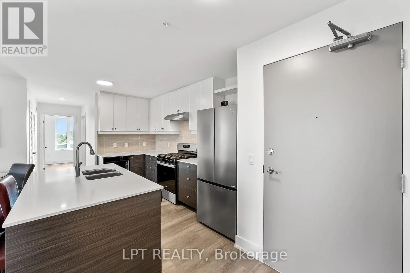 402 - 19B WEST STREET N