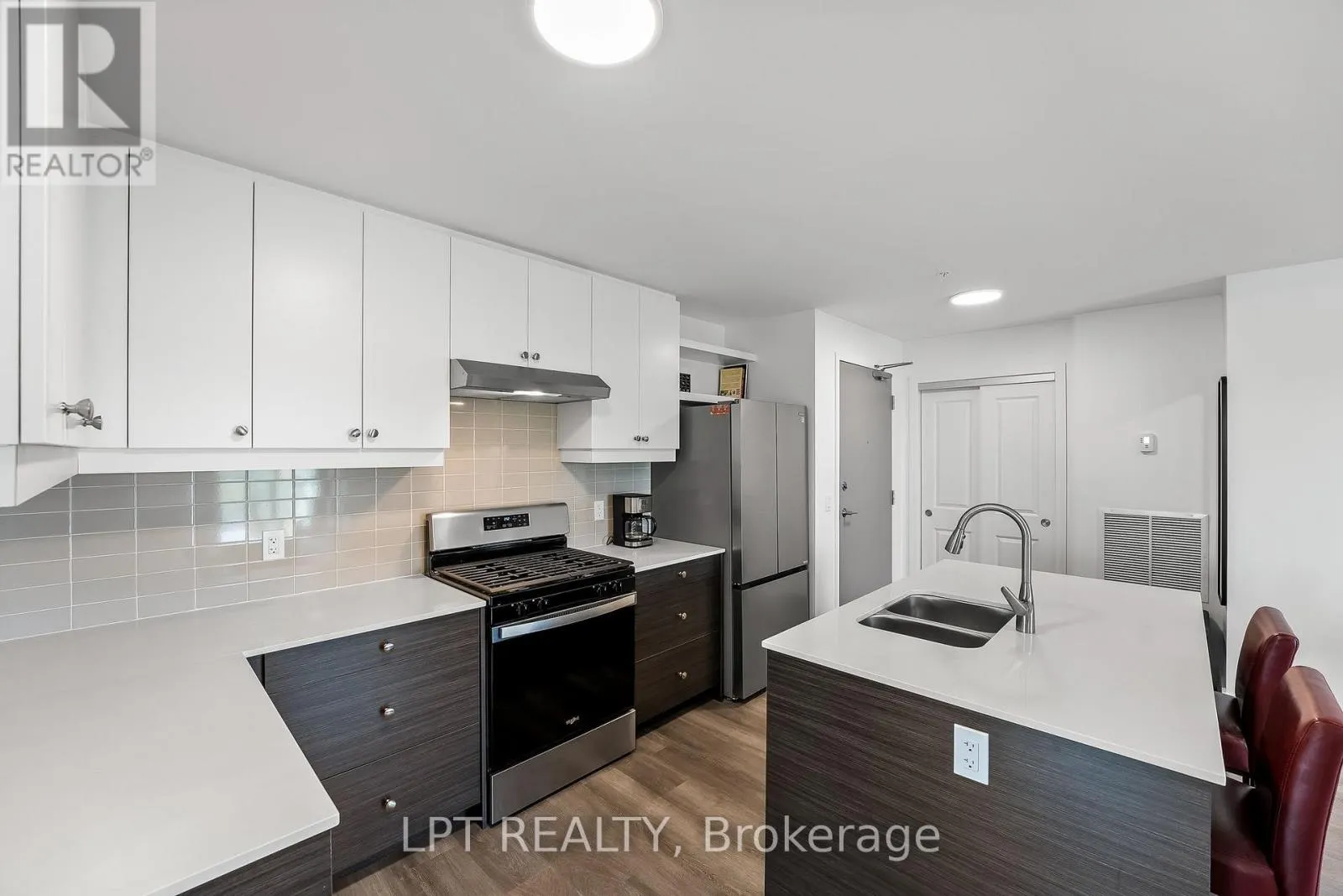402 - 19B WEST STREET N