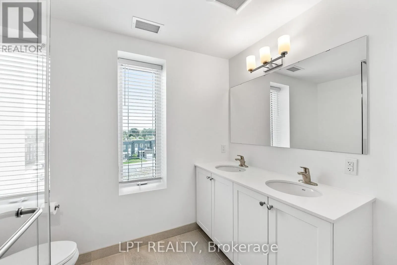402 - 19B WEST STREET N