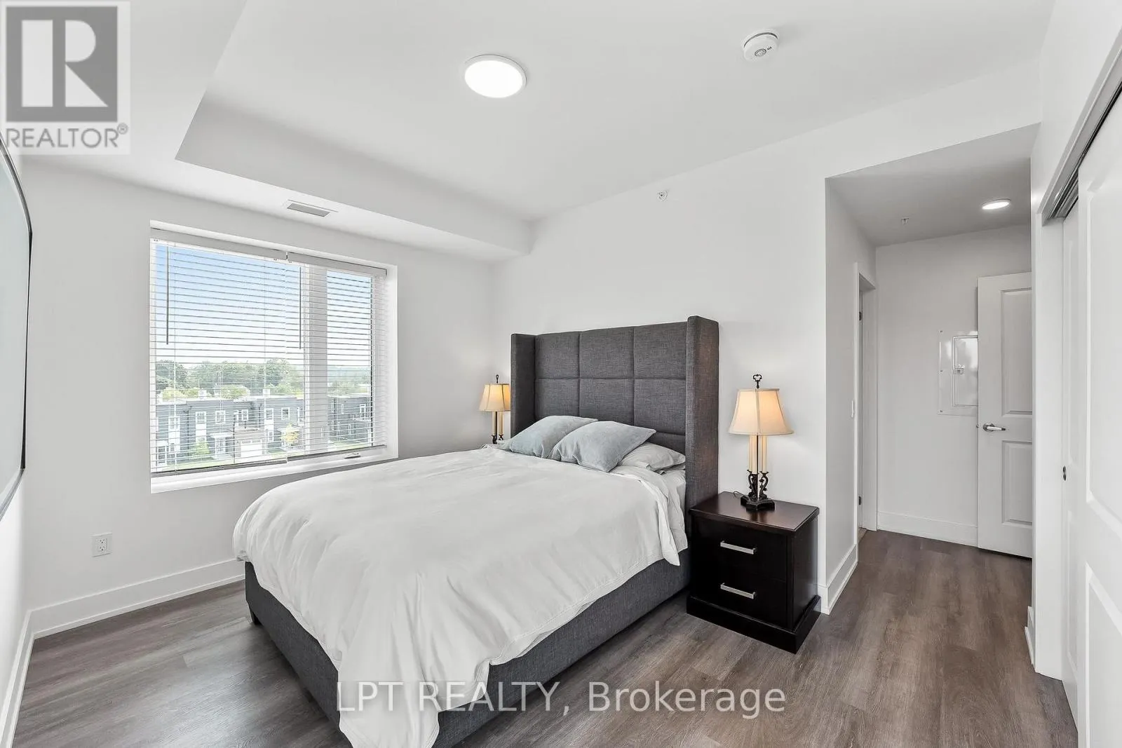 402 - 19B WEST STREET N