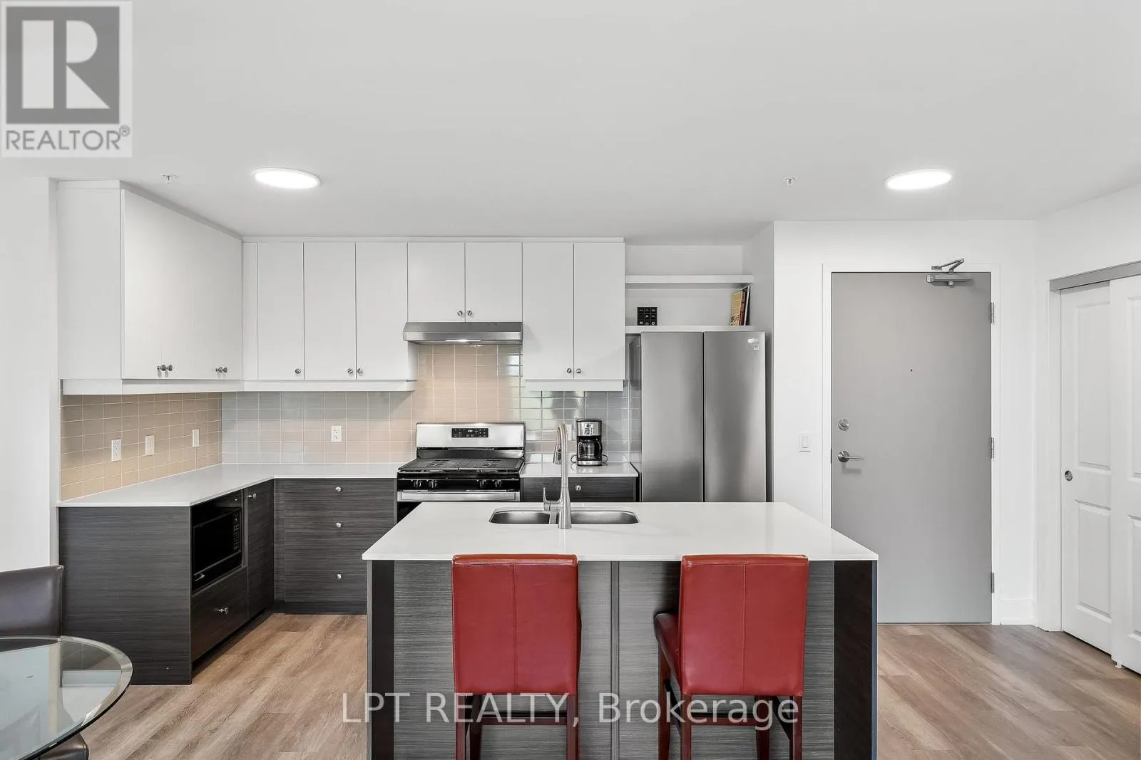 402 - 19B WEST STREET N