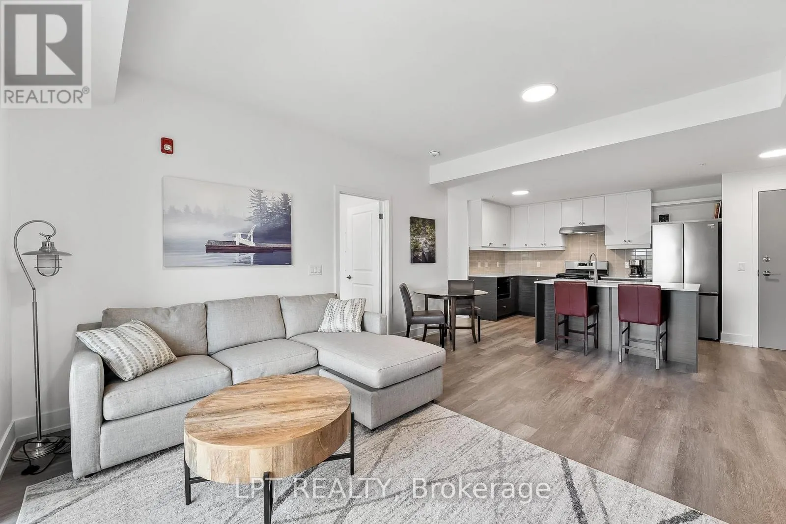 402 - 19B WEST STREET N