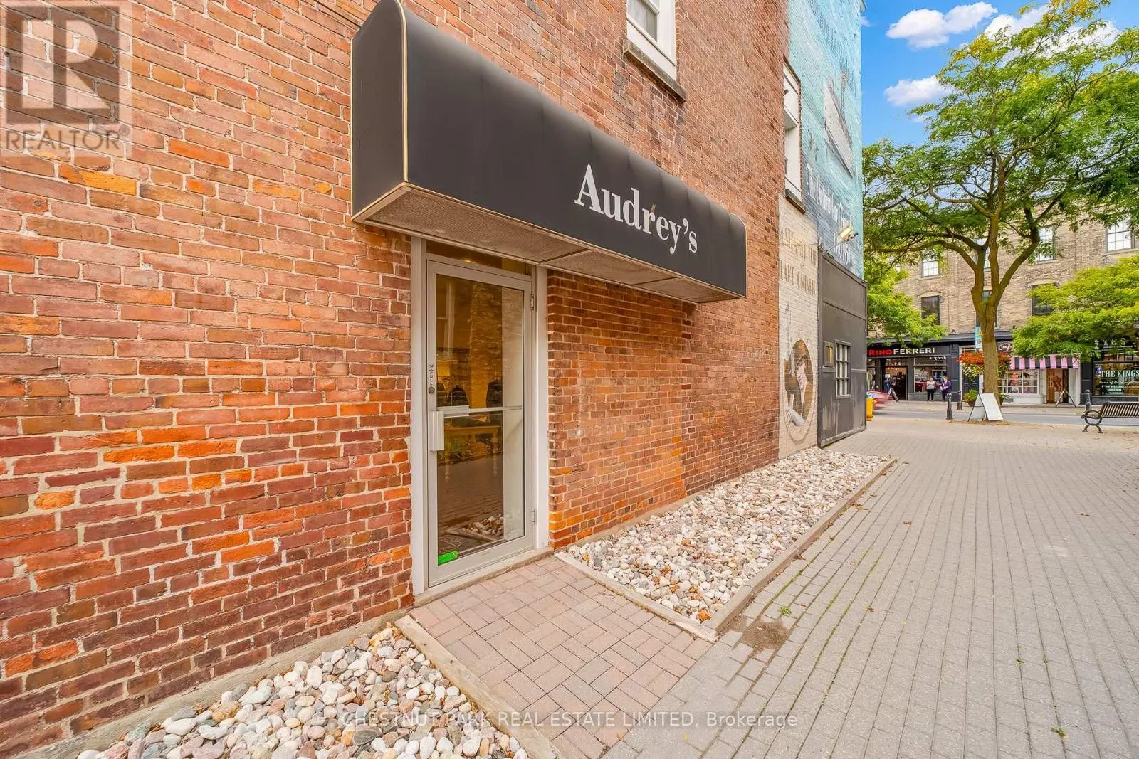 2-19 KING STREET W