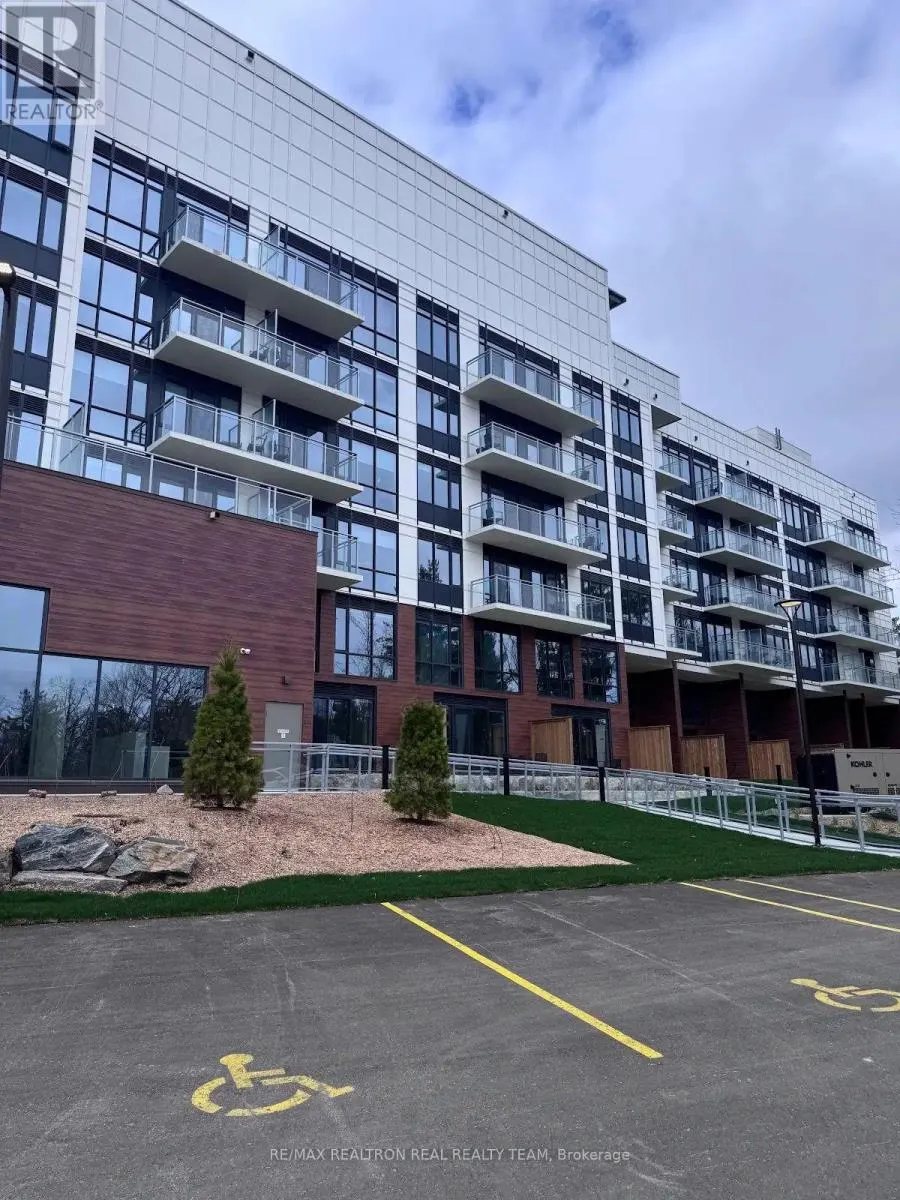 418 - 100 CARRICK TRAIL